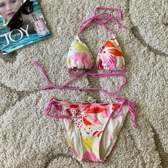 Guess Bikini - Picture 1 of 6